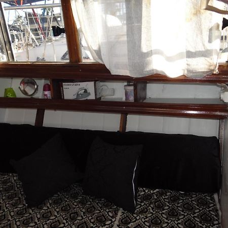 Precioso Barco En Barcelona Hotel Badalona Buitenkant foto