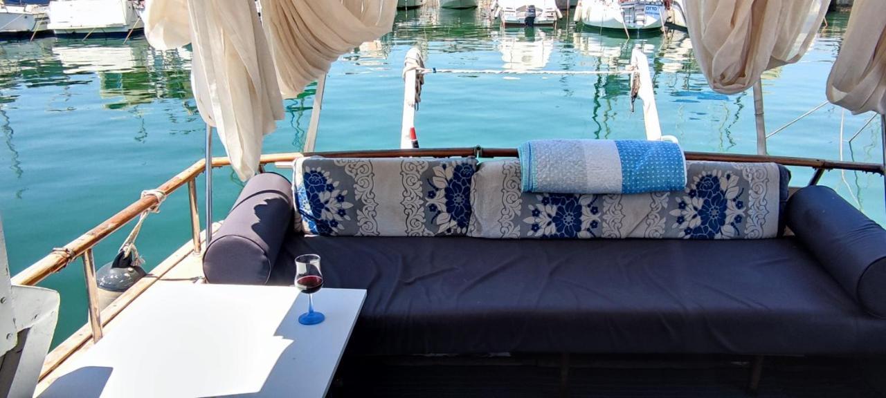 Precioso Barco En Barcelona Hotel Badalona Buitenkant foto