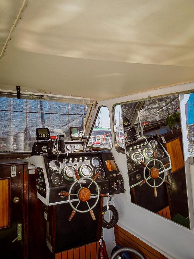 Precioso Barco En Barcelona Hotel Badalona Buitenkant foto