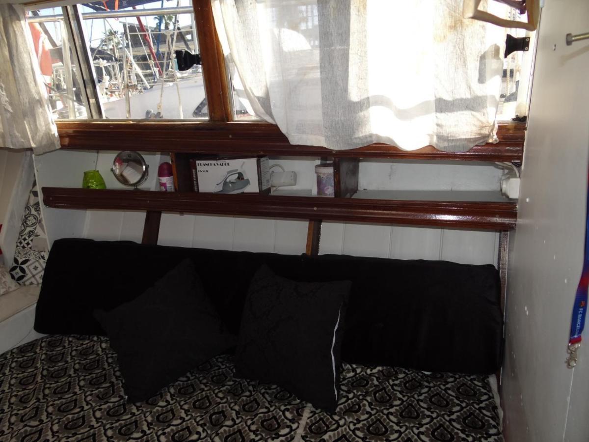 Precioso Barco En Barcelona Hotel Badalona Buitenkant foto
