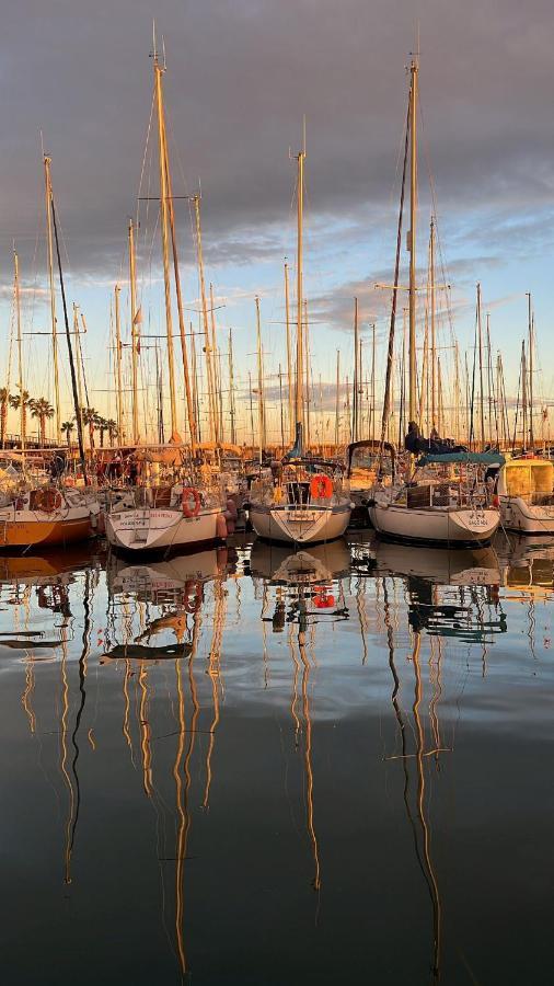 Precioso Barco En Barcelona Hotel Badalona Buitenkant foto