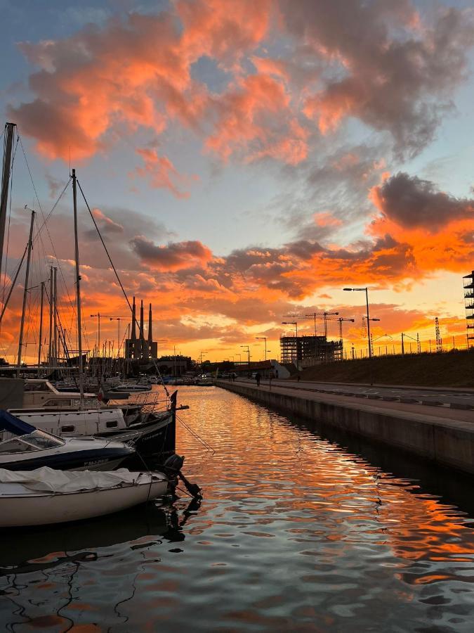 Precioso Barco En Barcelona Hotel Badalona Buitenkant foto